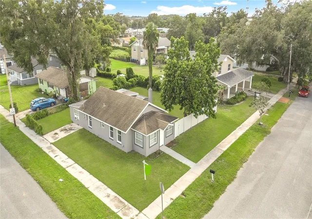 Photo 3 of Single family home for sale at 1600 Roosevelt Ave, Orlando, FL 32804 | MLS# O6431680 | Listing updated on 2026-08-18