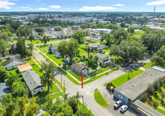 Photo 3 of Single family home for sale at 1600 Roosevelt Ave, Orlando, FL 32804 | MLS# O6431680 | Listing updated on 2026-08-18
