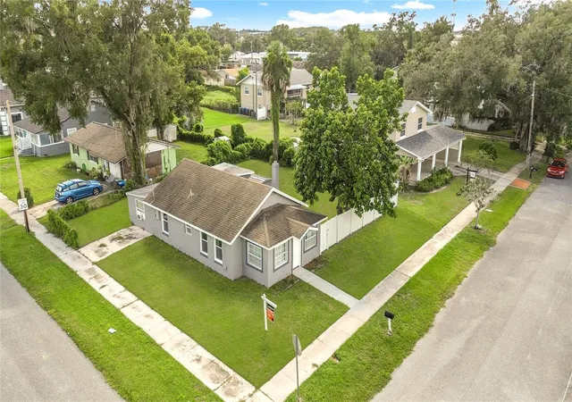 Photo 4 of Single family home for sale at 1600 Roosevelt Ave, Orlando, FL 32804 | MLS# O6431680 | Listing updated on 2026-08-18
