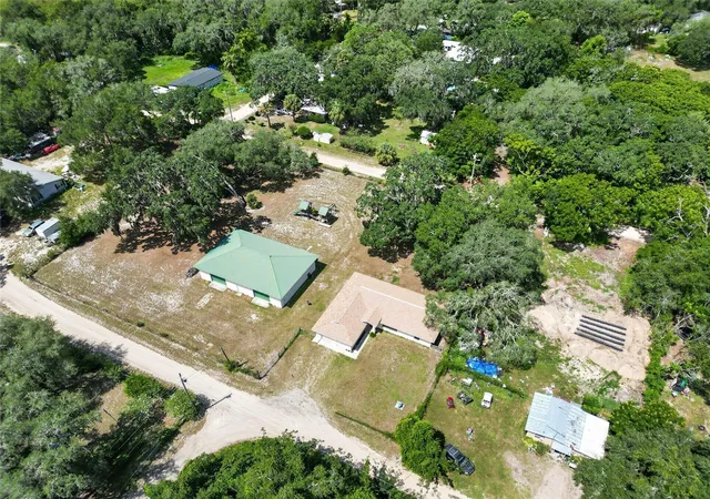 Photo 3 of Single family home for sale at 9590 Se 190th Court, Ocklawaha, FL 32179 | MLS# OM729945 | Listing updated on 2026-08-17
