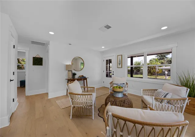 Photo 4 of Single family home for sale at 4621 4th Avenue N, Saint Petersburg, FL 33713 | MLS# TB8536848 | Listing updated on 2026-08-31