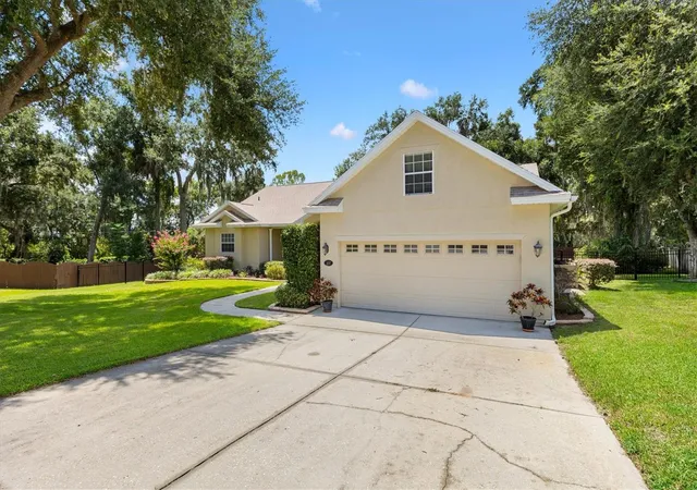 3rd image of 4307 Serene Cir, Fruitland Park, FL 34731 | MLS# G5116193