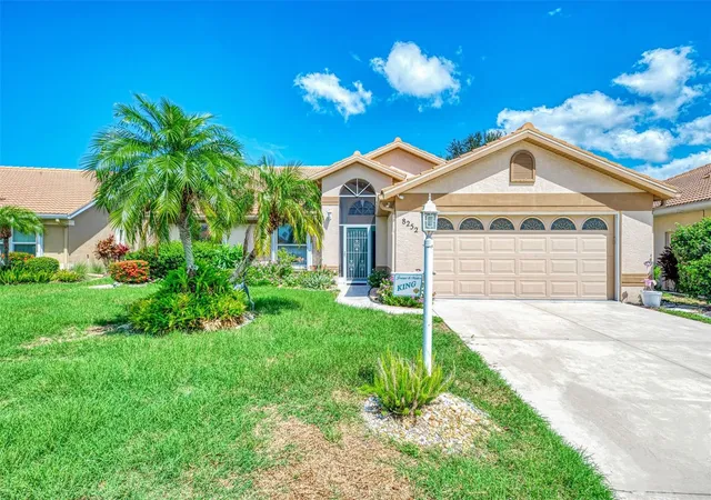 4th image of 8252 Parkside Dr, Englewood, FL 34224 | MLS# D6148340