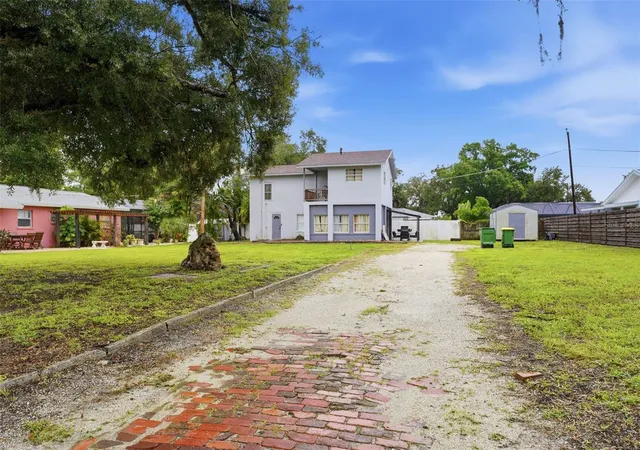 Photo 3 of Single family home for sale at 3052 Alta Vista St, Sarasota, FL 34237 | MLS# TB8536903 | Listing updated on 2026-09-01