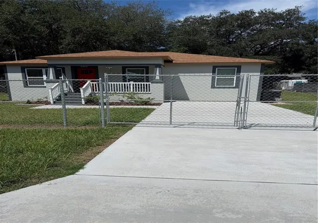 1st image of 21015 Market St, Dade City, FL 33523 | MLS# A4702377