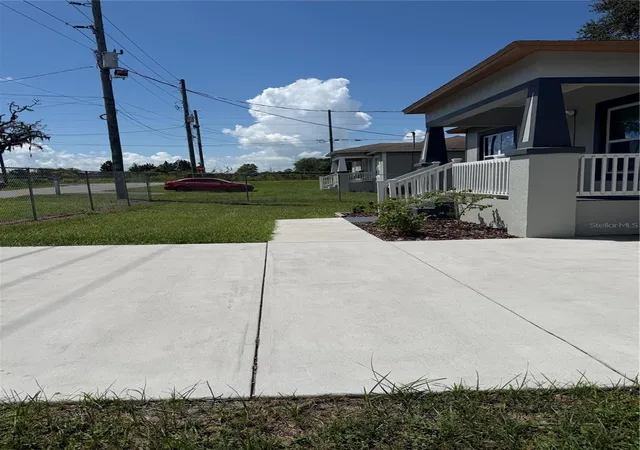 2nd image of 21015 Market St, Dade City, FL 33523 | MLS# A4702377