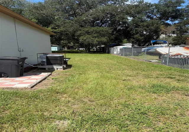 Photo 3 of Single family home for sale at 21015 Market St, Dade City, FL 33523 | MLS# A4702377 | Listing updated on 2026-08-21