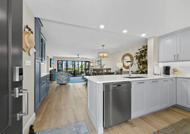 5th image of 448 Gulf Of Mexico Dr #A104, Longboat Key, FL 34228 | MLS# A4702393