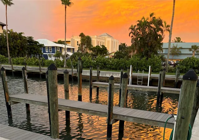 2nd image of 448 Gulf Of Mexico Dr, Longboat Key, FL 34228