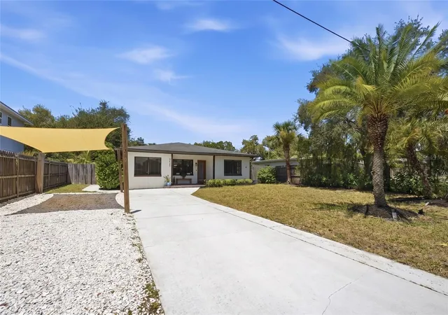 2nd image of 4925 Remington Dr, Sarasota, FL 34234 | MLS# A4702395