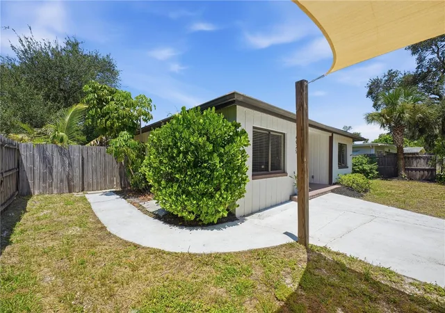 3rd image of 4925 Remington Dr, Sarasota, FL 34234 | MLS# A4702395