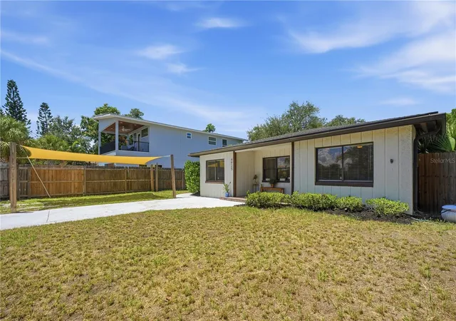 5th image of 4925 Remington Dr, Sarasota, FL 34234 | MLS# A4702395