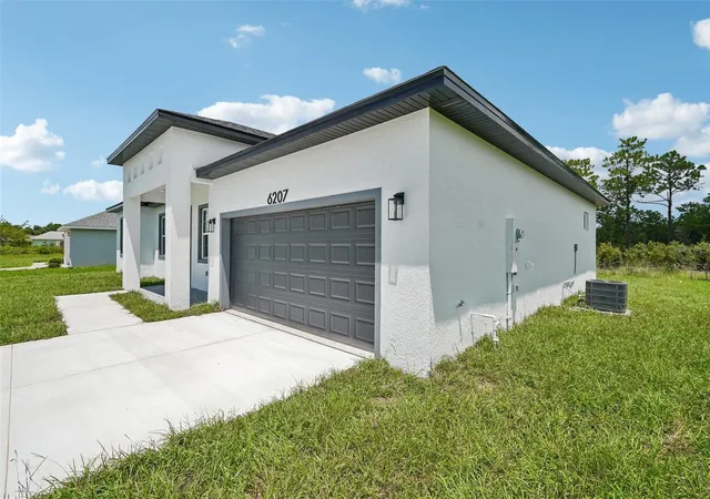 Photo 3 of Single family home for sale at 6207 SW 128th Street Rd, Ocala, FL 34473 | MLS# O6431855 | Listing updated on 2026-08-31