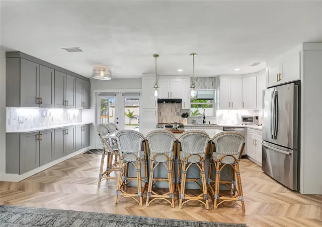 4th image of 510 Hillcrest Dr, Largo, FL 33771 | MLS# TB8537033