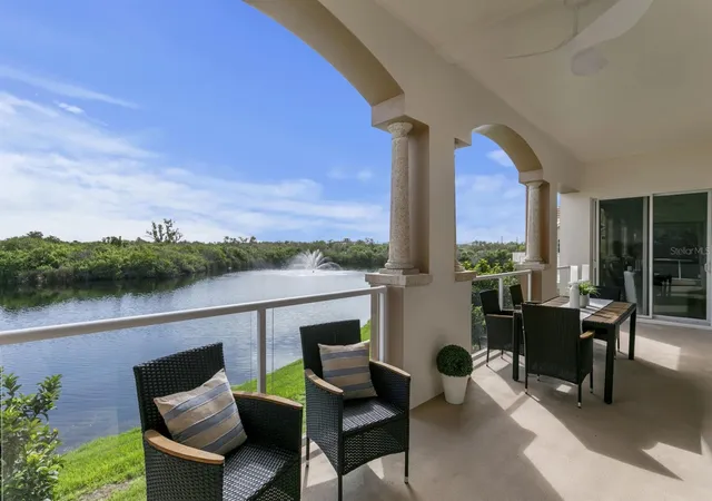 2nd image of 43 Bayview Ct S, Saint Petersburg, FL 33711