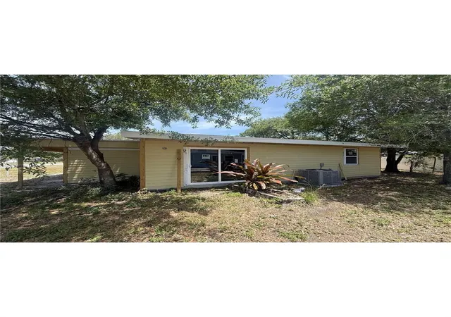 3rd image of 4730 W Wallace Ave, Tampa, FL 33611 | MLS# A4702435