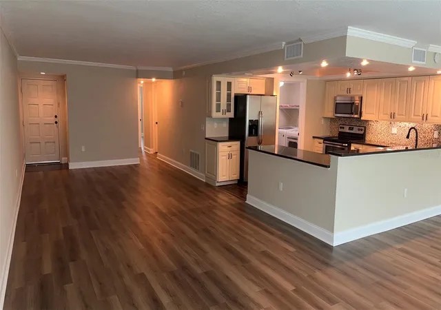 Photo 3 of Condo for sale at 225 Country Clb Dr #E346, Largo, FL 33771 | MLS# OM730007 | Listing updated on 2026-08-18