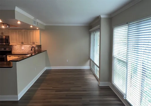 Photo 4 of Condo for sale at 225 Country Clb Dr #E346, Largo, FL 33771 | MLS# OM730007 | Listing updated on 2026-08-18