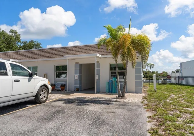 2nd image of 599 Westwinds Dr, PALM HARBOR, FL 34683