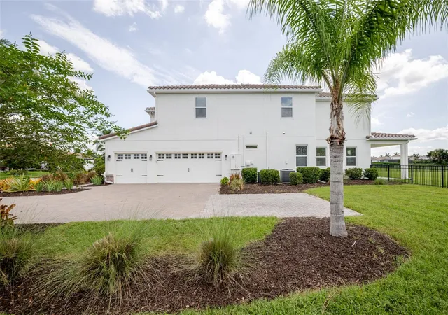 Photo 3 of Single family home for sale at 4789 Vasca Dr, Sarasota, FL 34240 | MLS# A4702449 | Listing updated on 2026-10-03