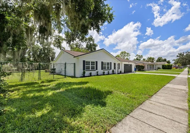 Photo 3 of Sale Pending at 2928 Forest Cir, Seffner, FL 33584 | MLS# TB8537170 | Listing updated on 2026-09-16