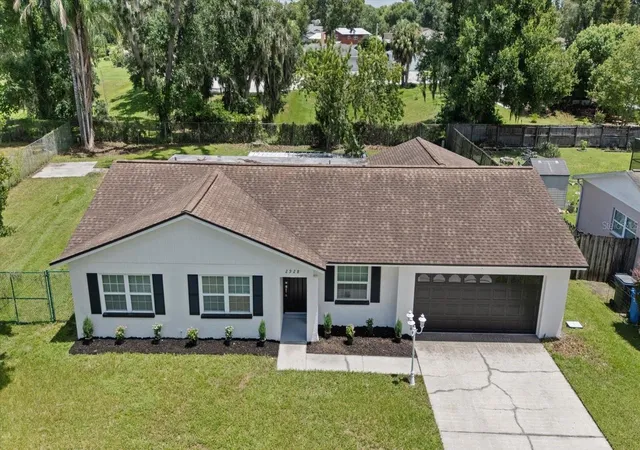 Photo 4 of Sale Pending at 2928 Forest Cir, Seffner, FL 33584 | MLS# TB8537170 | Listing updated on 2026-09-16