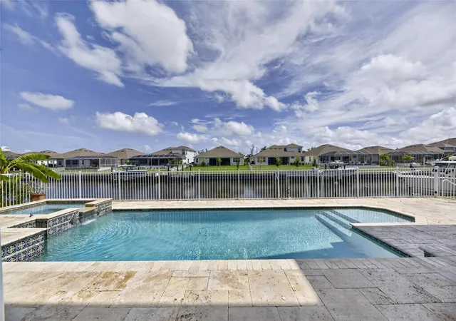 3rd image of 715 Islebay Dr, Apollo Beach, FL 33572 | MLS# TB8537178