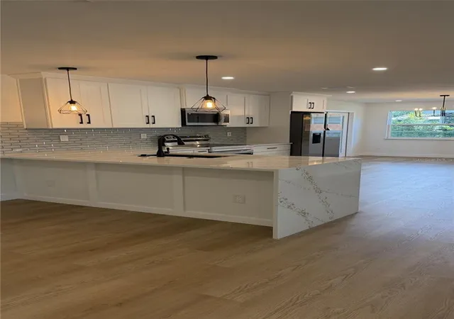 2nd image of 1421 Heather Dr, Dunedin, FL 34698 | MLS# TB8537197