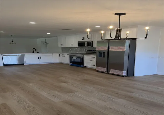 Photo 3 of Single family home for sale at 1421 Heather Dr, Dunedin, FL 34698 | MLS# TB8537197 | Listing updated on 2026-08-27