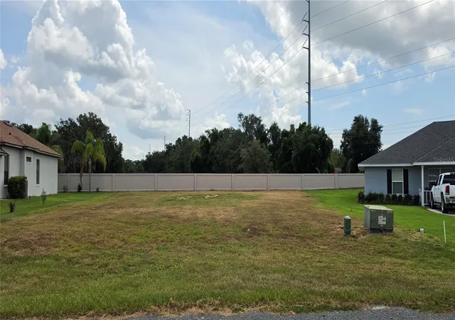 2nd image of 817 Oaks Shores Rd, Leesburg, FL 34748 | MLS# O6432051
