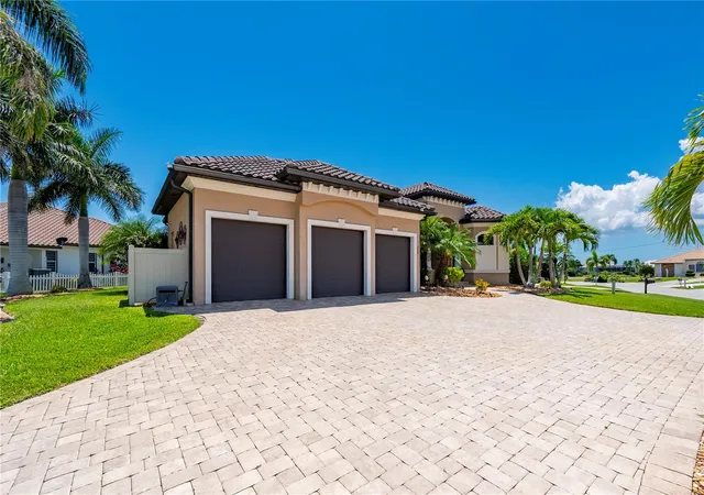 3rd image of 325 Segovia Dr, Punta Gorda, FL 33950 | MLS# C7529393