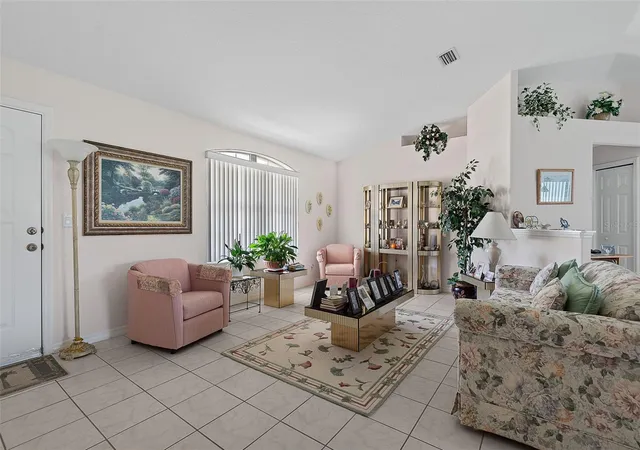 4th image of 52 Fenwick Ln, Palm Coast, FL 32137 | MLS# FC320552