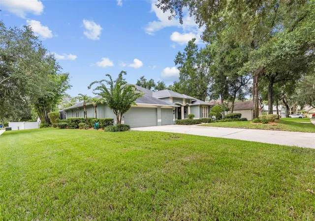 Photo 3 of Single family home for sale at 28 Camelot Ridge Dr, Brandon, FL 33511 | MLS# TB8537290 | Listing updated on 2026-09-05