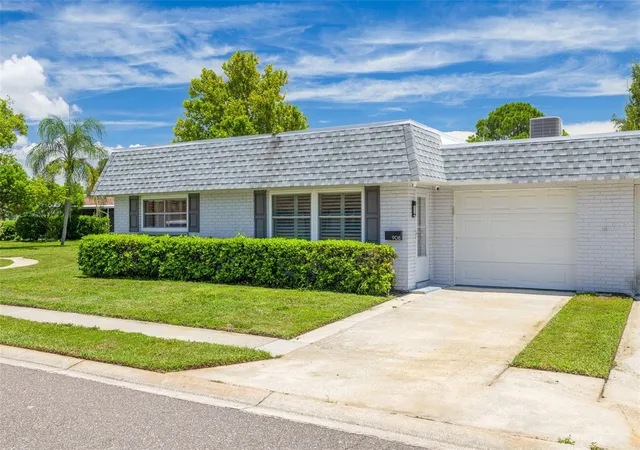 Listing Photo 4 - Condo for sale in building located at 908 Cara Dr, LARGO, FL 33771 - Unit #908