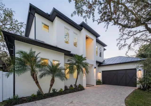 3rd image of 2420 Floyd St, Sarasota, FL 34239 | MLS# A4702530