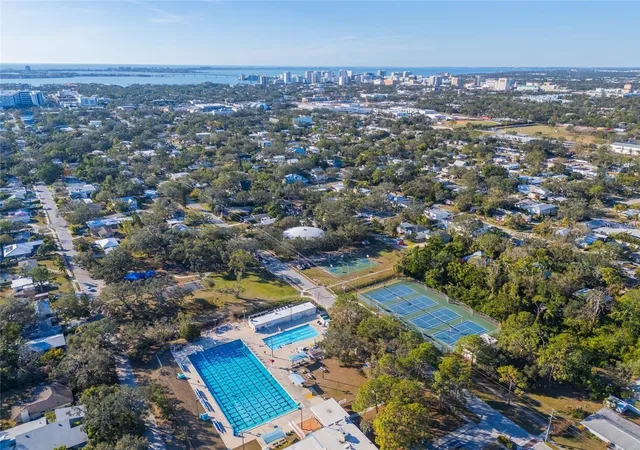 5th image of 2420 Floyd St, Sarasota, FL 34239 | MLS# A4702530