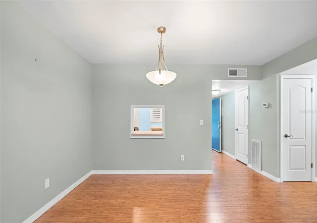 5th image of 1310 Glen Oaks Dr E #383E, Sarasota, FL 34232 | MLS# A4702533