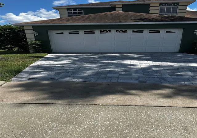 Photo 4 of Single family home for sale at 8051 White Crane Ct, Kissimmee, FL 34747 | MLS# O6432185 | Listing updated on 2026-08-23