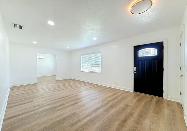 Photo 3 of Single family home for sale at 264 Van Gogh Cir, Brandon, FL 33511 | MLS# TB8537374 | Listing updated on 2026-10-06