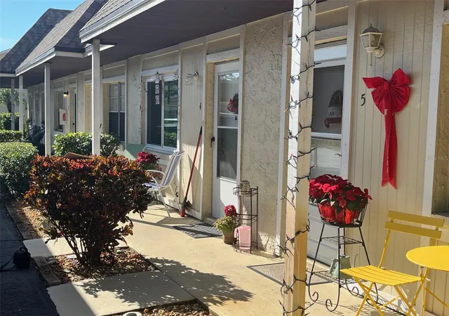 2nd image of 670 Grn Vly Rd, PALM HARBOR, FL 34683