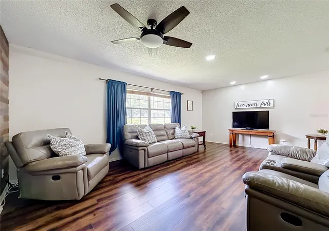 4th image of 6313 Wynglow Ln, Orlando, FL 32818 | MLS# O6432211