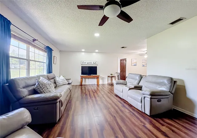 5th image of 6313 Wynglow Ln, Orlando, FL 32818 | MLS# O6432211