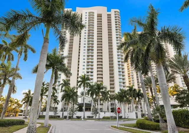 5th image of 3000 Oasis Grand Blvd #1002, Fort Myers, FL 33916 | MLS# OM730070