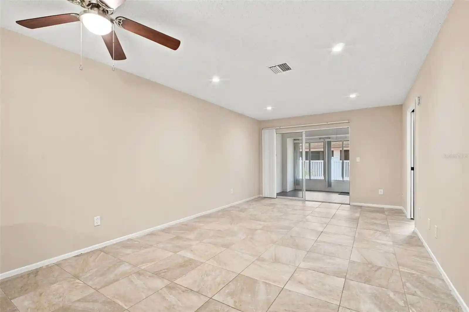 Listing Photo 2 - Condo for sale in 2460 Northside Dr located at 2460 Northside Dr, St. Petersburg, FL 33761 - Unit #1202