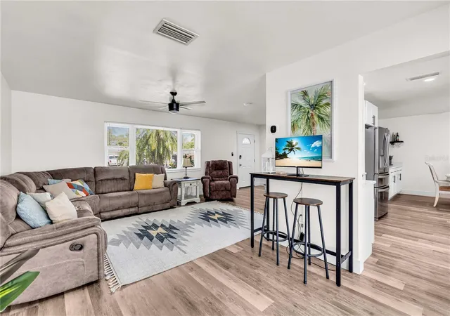4th image of 4610 Ardale St, Sarasota, FL 34232 | MLS# A4702555
