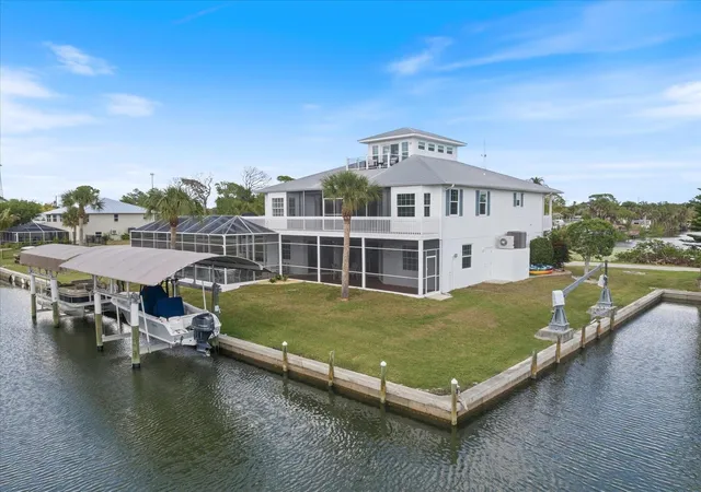 Photo 3 of Single family home for sale at 9181 Lake Dr, Englewood, FL 34224 | MLS# D6148357 | Listing updated on 2026-10-06