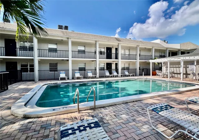 3rd image of 5221 Bayshore Blvd #29, Tampa, FL 33611 | MLS# TB8537454