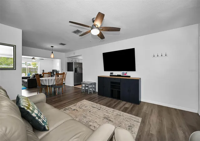 4th image of 2003 6Th Ave Sw, Largo, FL 33770 | MLS# TB8537481