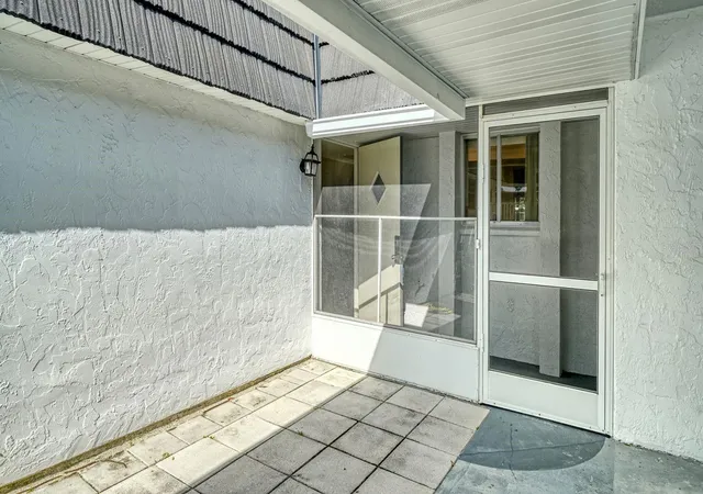 4th image of 3961 Ashwood Ln #44, Sarasota, FL 34232 | MLS# A4702579