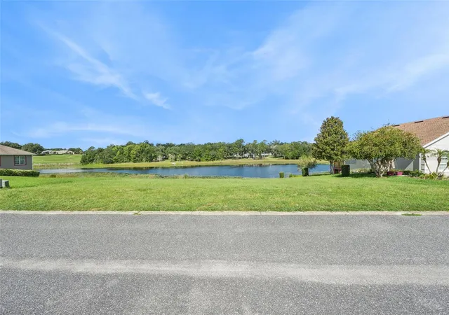 1st image of 77 Fairway Cir #101, Umatilla, FL 32784 | MLS# G5116289
